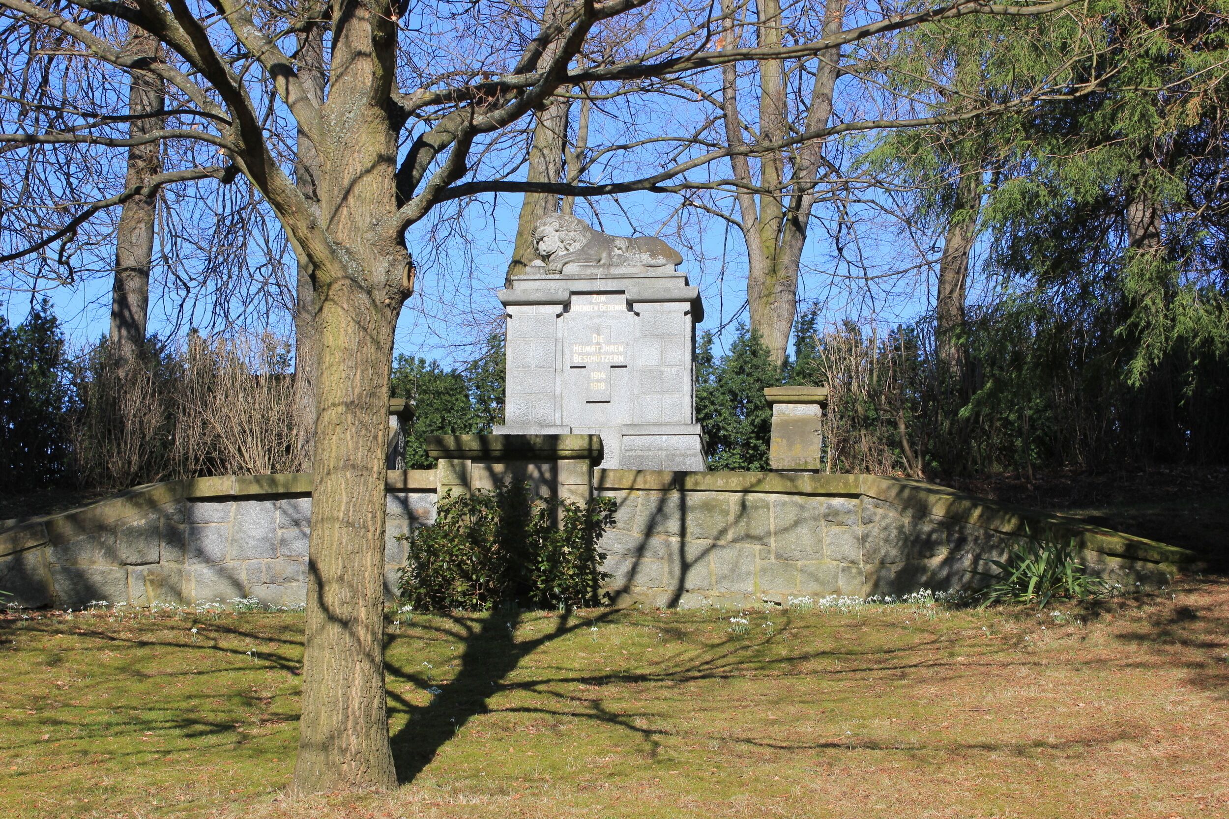Wojerski pomnik w Budestecach-Hajnicach.
