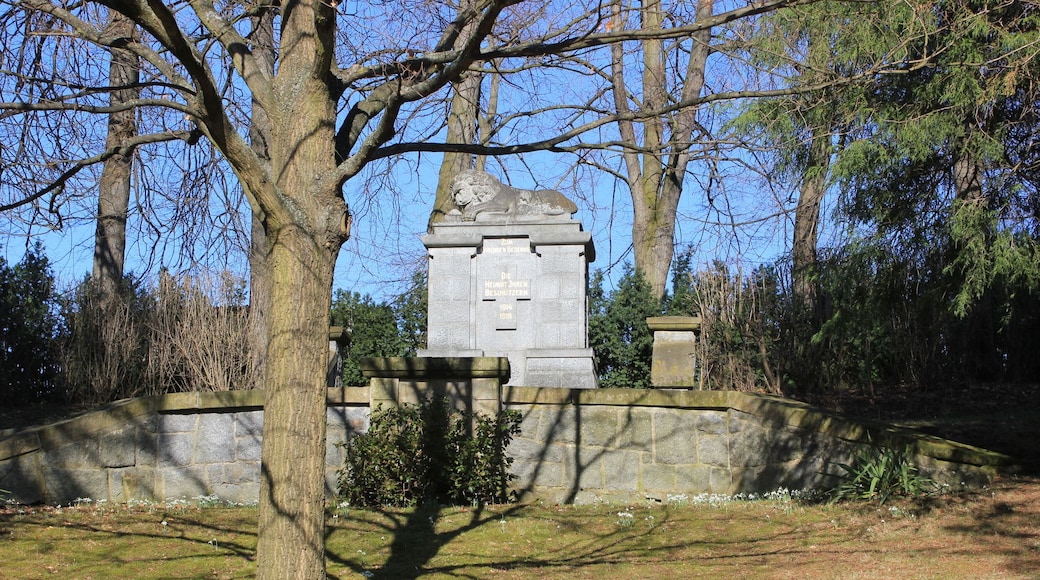 Wojerski pomnik w Budestecach-Hajnicach.