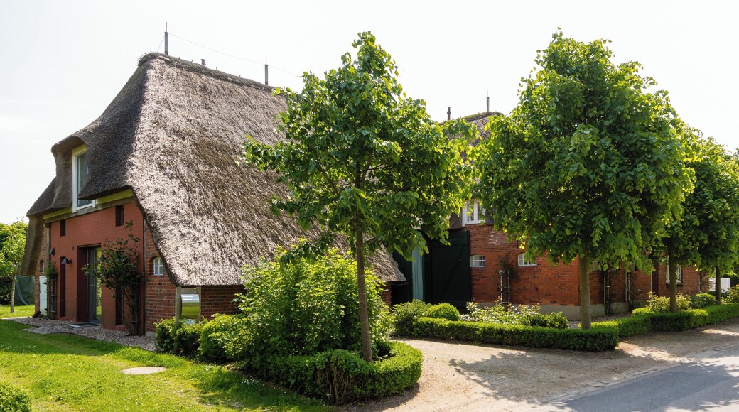 Designation: Residential and farm building Location: Buurnstraat House number: 2 Place: Municipality Midlum, Collective municipality Föhr-Amrum, District Nordfriesland, Schleswig-Holstein, Federal Republic of Germany Object identification: 7034