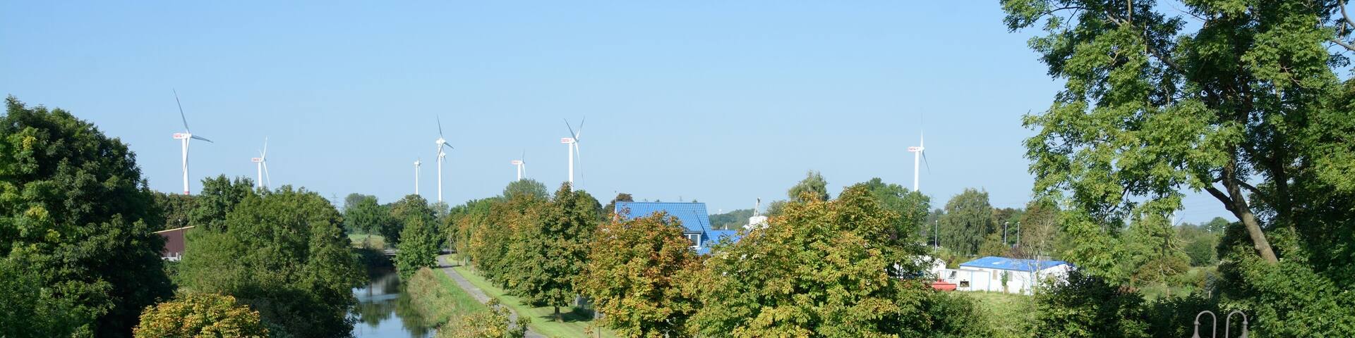 Ehrenmal in Büttel Bütteler Kanal und Ehrenmal