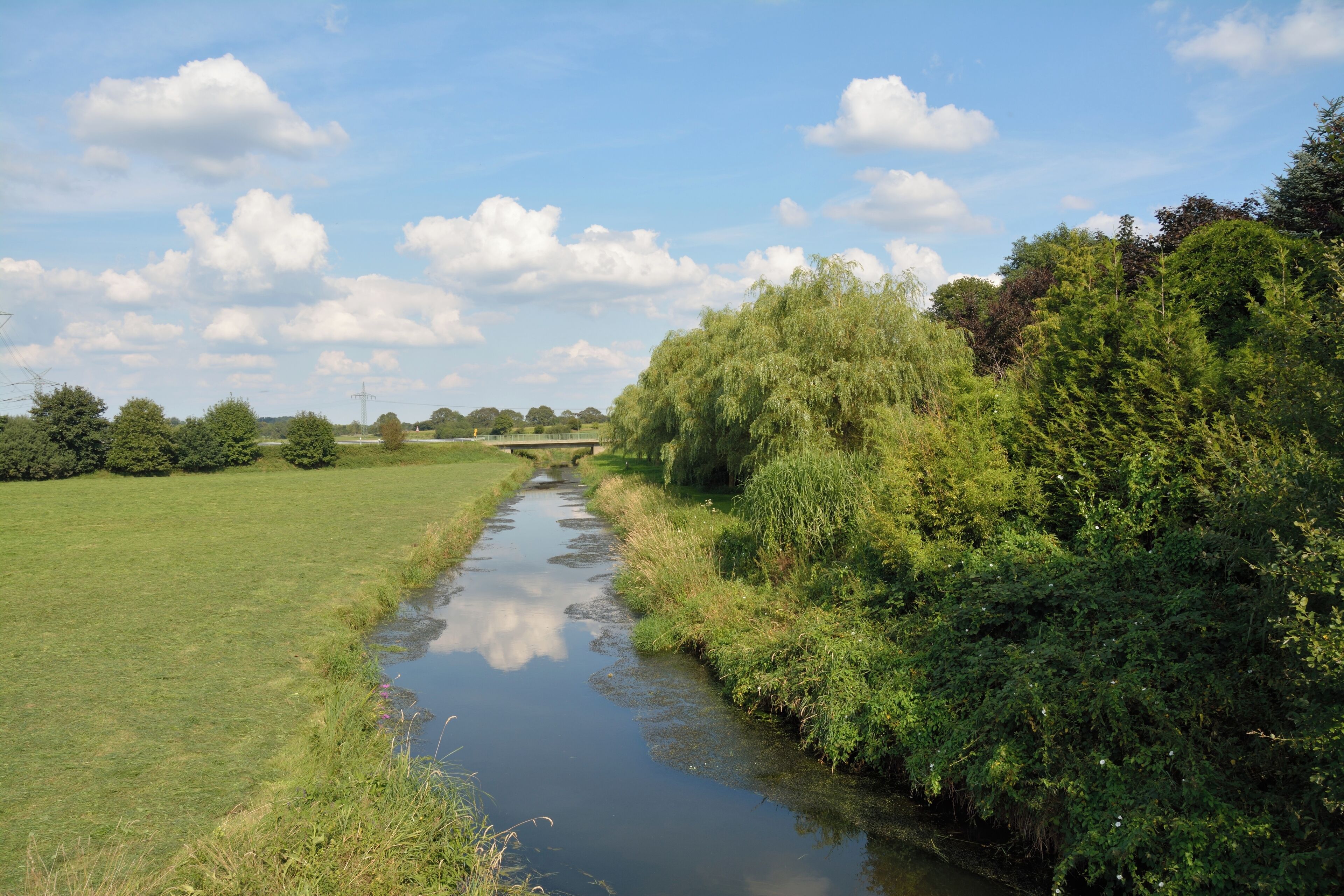 Kaaks, Ortsteil Eversdorf, Fischbauchbrücke über die Bekau Blick Richtung Osten