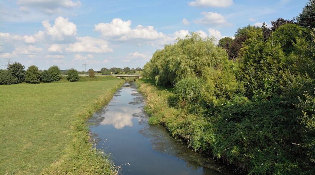 Kaaks, Ortsteil Eversdorf, Fischbauchbrücke über die Bekau Blick Richtung Osten