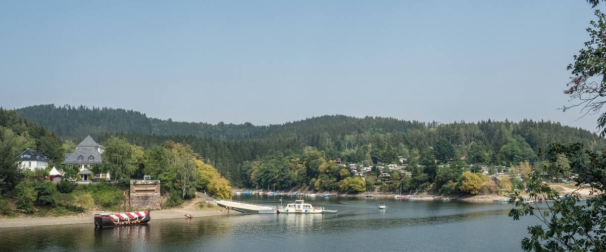 Hohenwarte reservoir near Linkenmühle with jetty of the mill ferry