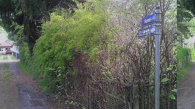 A road with signs indicating 'Hort' and coordinates '53.59.59.61'.