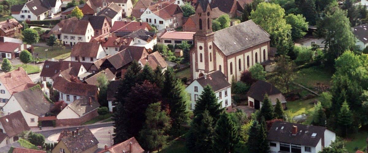 Birkenhördt, view from the Friedenskapelle to the village