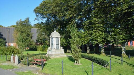 Dammfleth, memorial along the highway 136