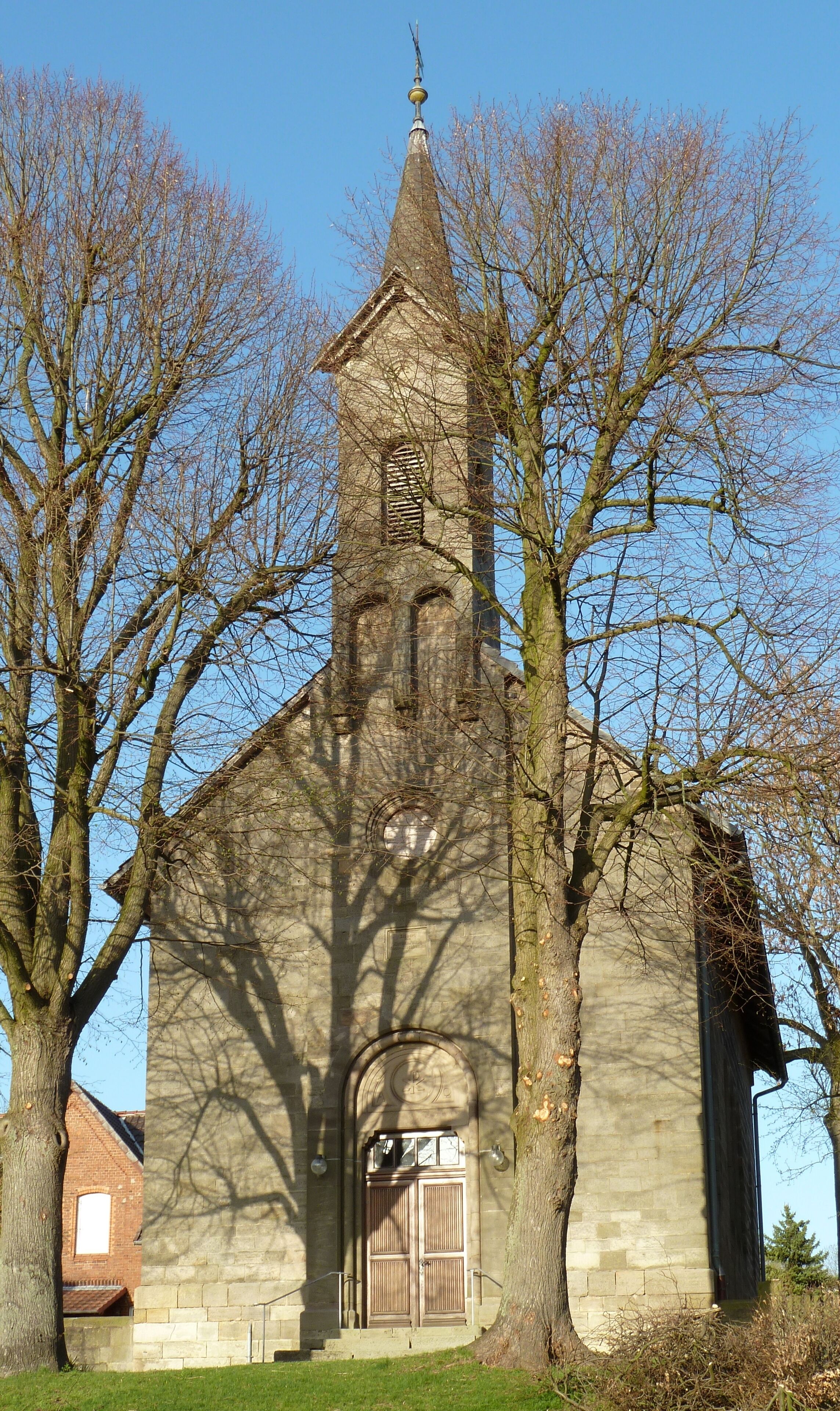 Ev.-luth. Kapelle in Imbsen, Gemeinde Niemetal, Niedersachsen. Neoromanisch, erbaut 1860/61 durch Bodo von Stockhausen