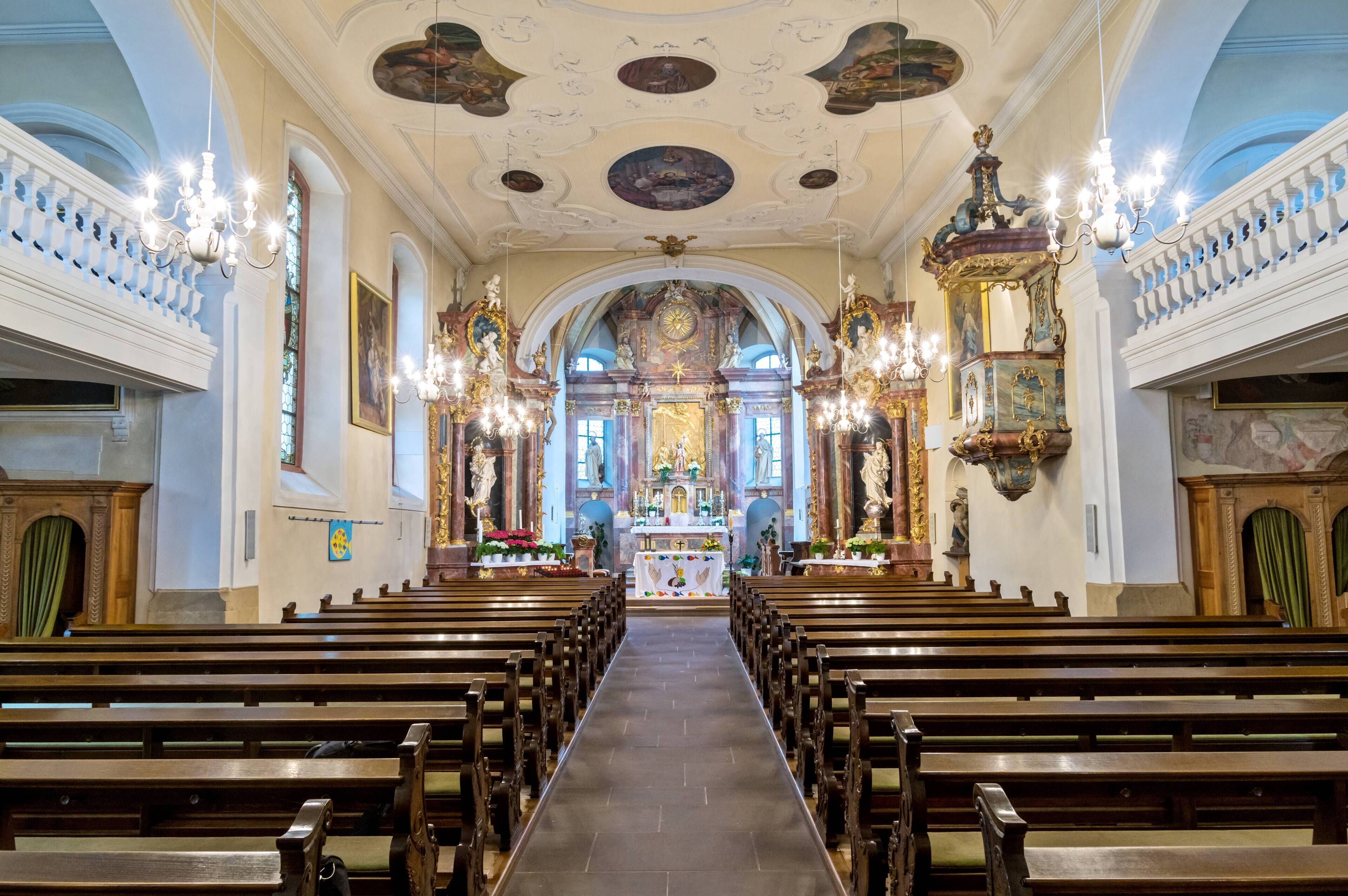Bilder von St. Gallus und Otmar in Ebringen Blick zum Altar