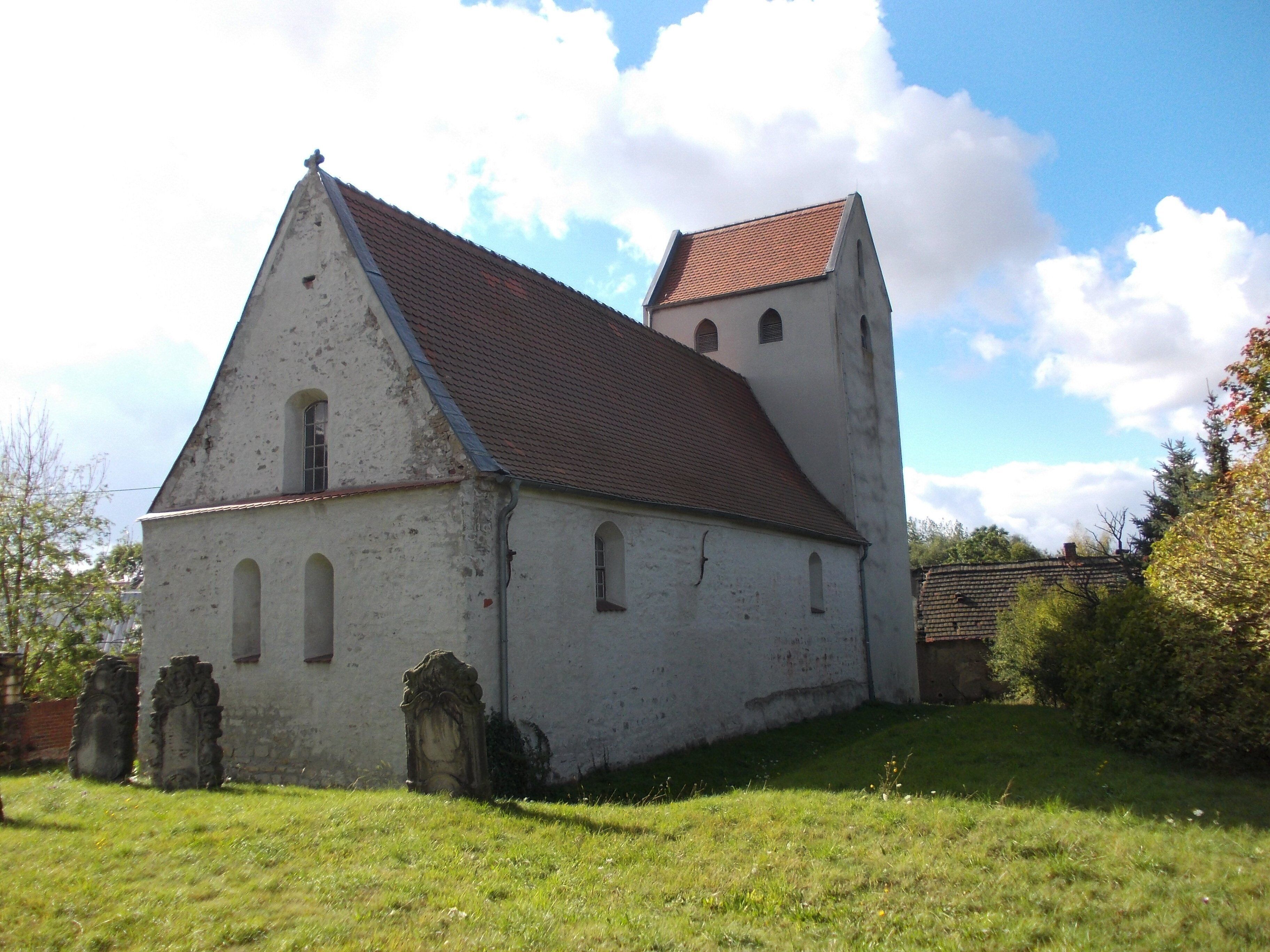 Kirchedlau church (Könnern, district of Salzlandkreis, Saxony-Anhalt) with old gravestones