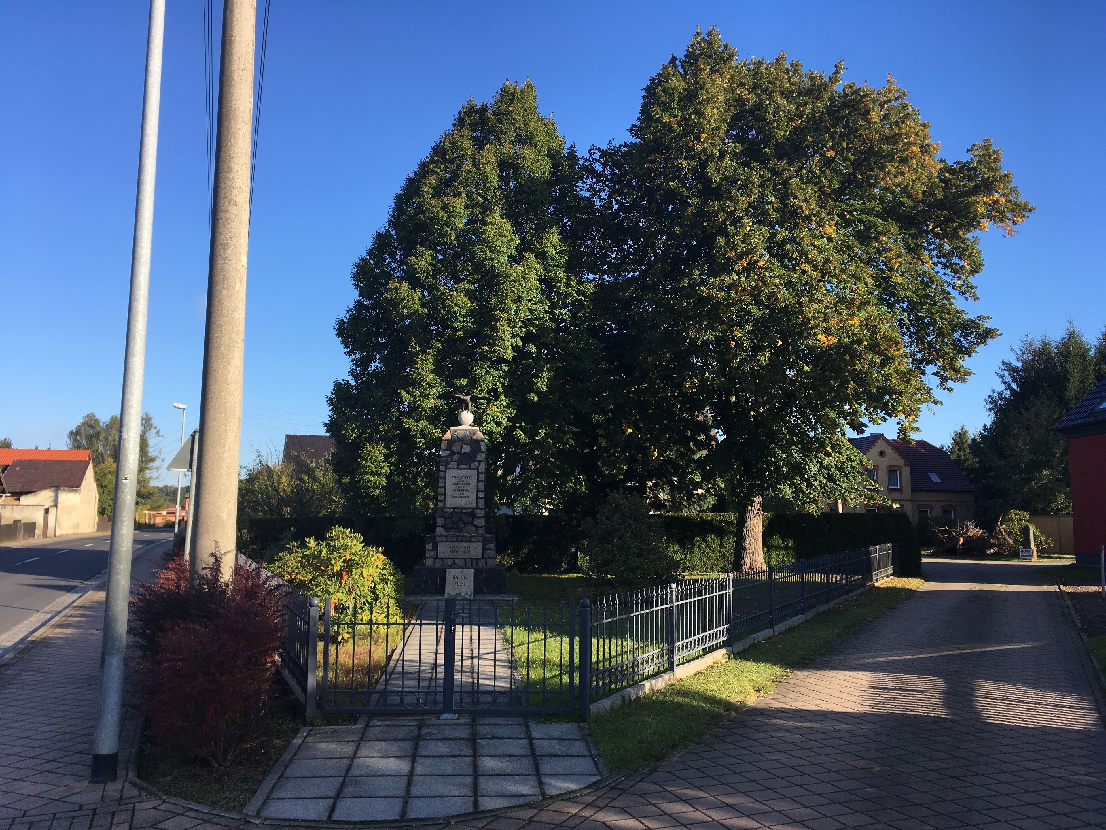 Memorial to the fallen soldiers in the German Unification Wars 1864, 1866, 1870/71, and of the World Wars 1914-1918 and 1939-45 in Groß Düben; locally historical significant; cultural heritage monument