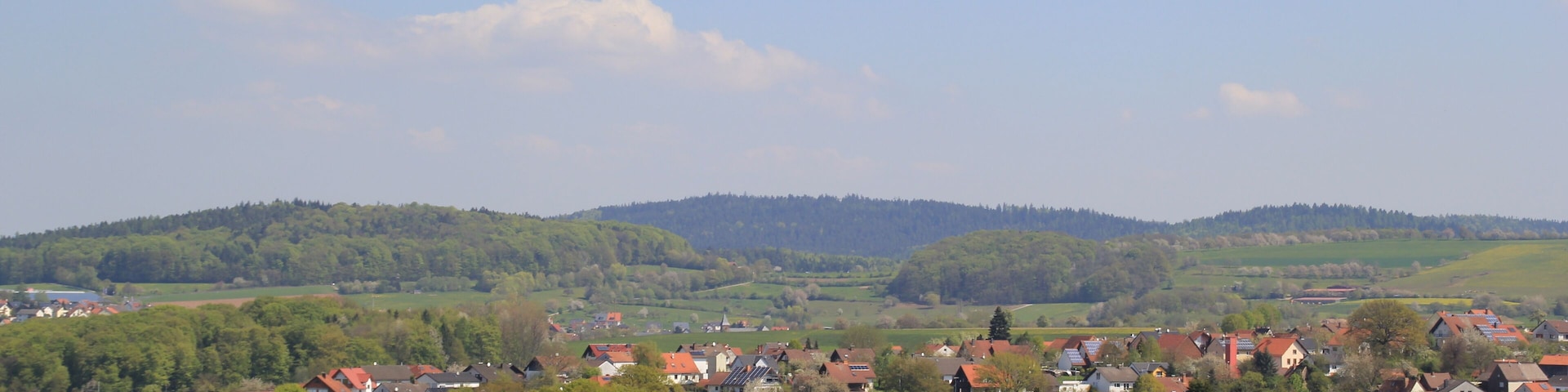 Der Franzosenkopf (im Hintergrund) im Spessart. Im Vordergrund zu sehen sind Omersbach und Geiselbach