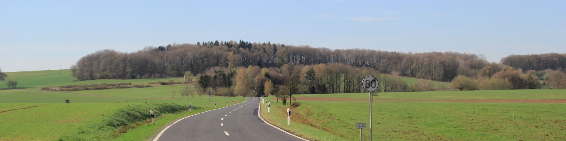 Die Staatsstraße 2306 bei Geiselbach, Bayern