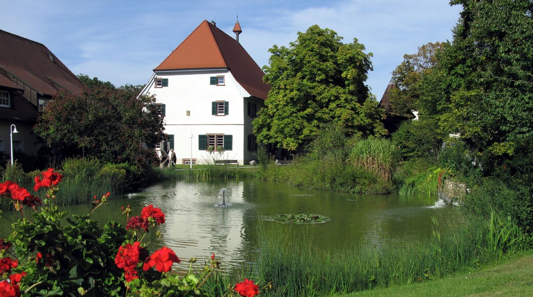 Weinstetter Hof in Eschbach, links der Neubau der früheren Stallungen, heute Verwaltung der Firma Heinrich Schmid, Mitte die Villa