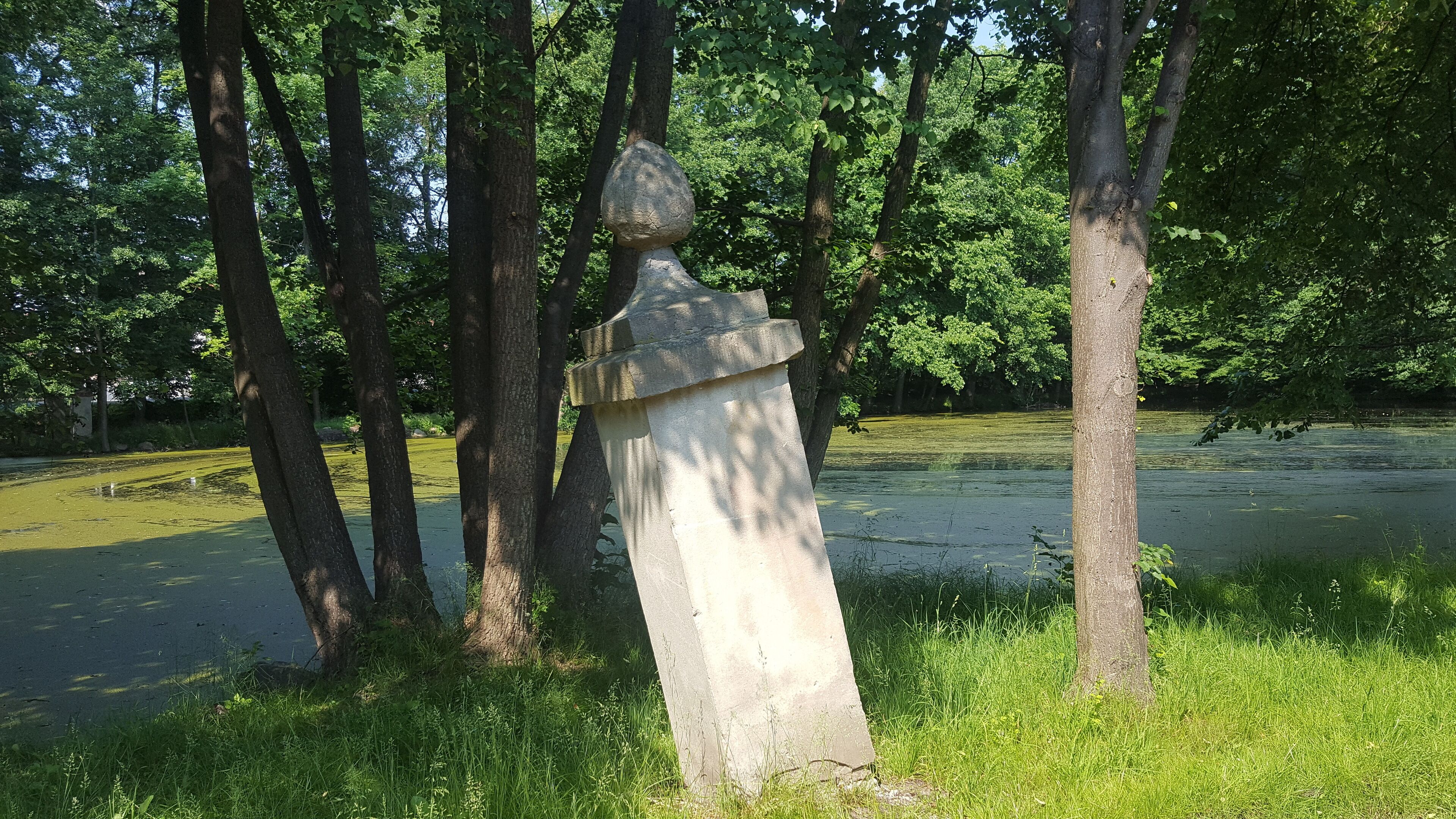 Hopfenbachtal. Schloßpark Naunhof. FHH-Gebiet: Hopfenbachtal, Gebietsnummer 4747-301. Landschaftsschutzgebiet.