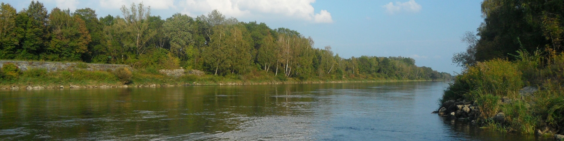 Donau mit Zufluss nach Bergheimer Staustufe