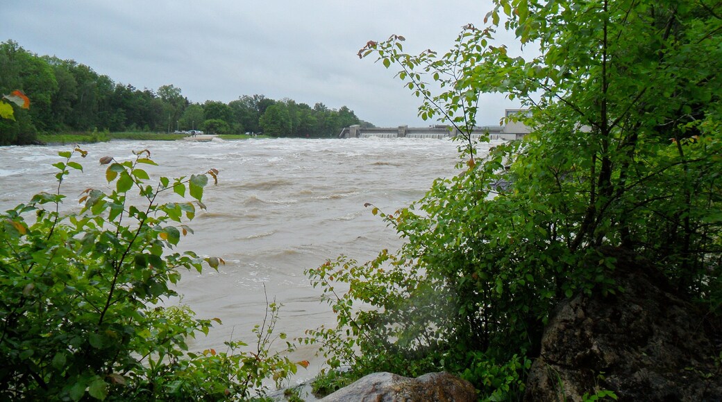 Donauhochwasser bei Bergheimer Staustufe