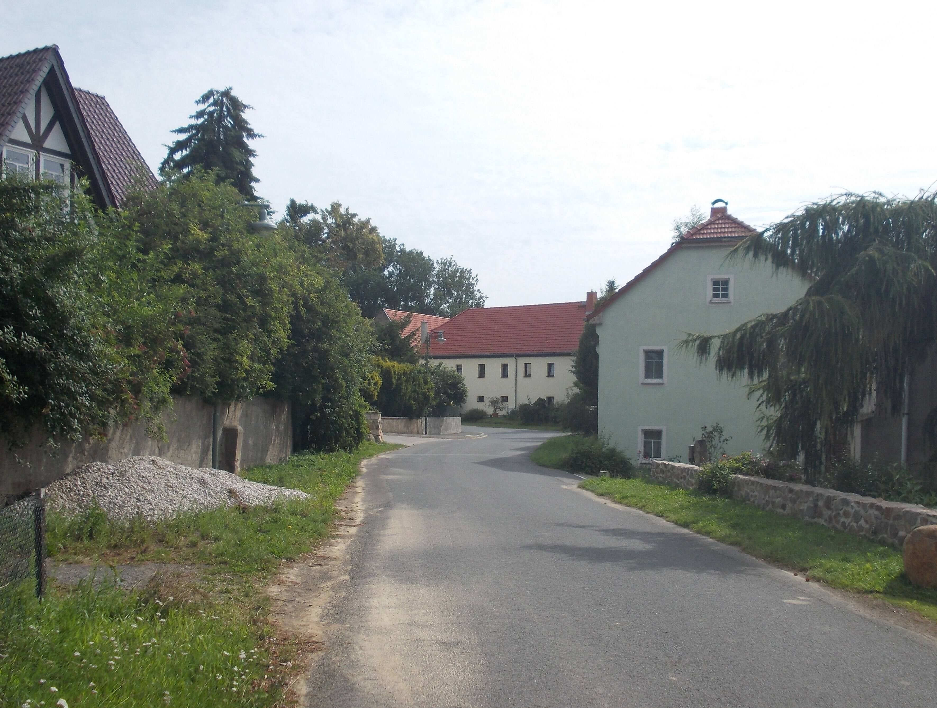 Dorfstrasse in Hohenwussen (Naundorf, Nordsachsen district, Saxony)