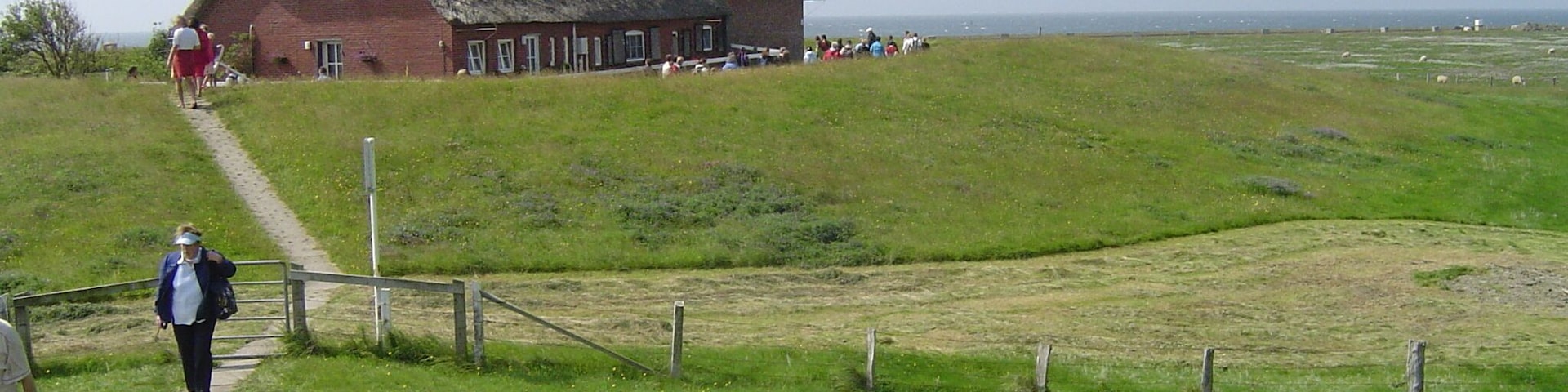 Hallig Gröde, Blick auf die Kirchwarft