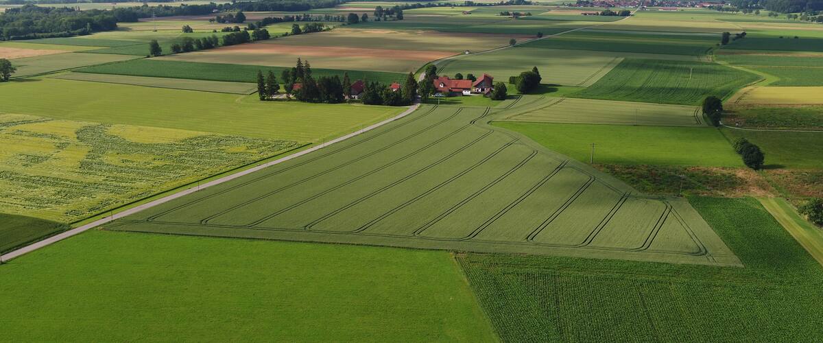 Oberhöfen mit Scharlach, Mühlbach und Höfener Straße aus der Luft