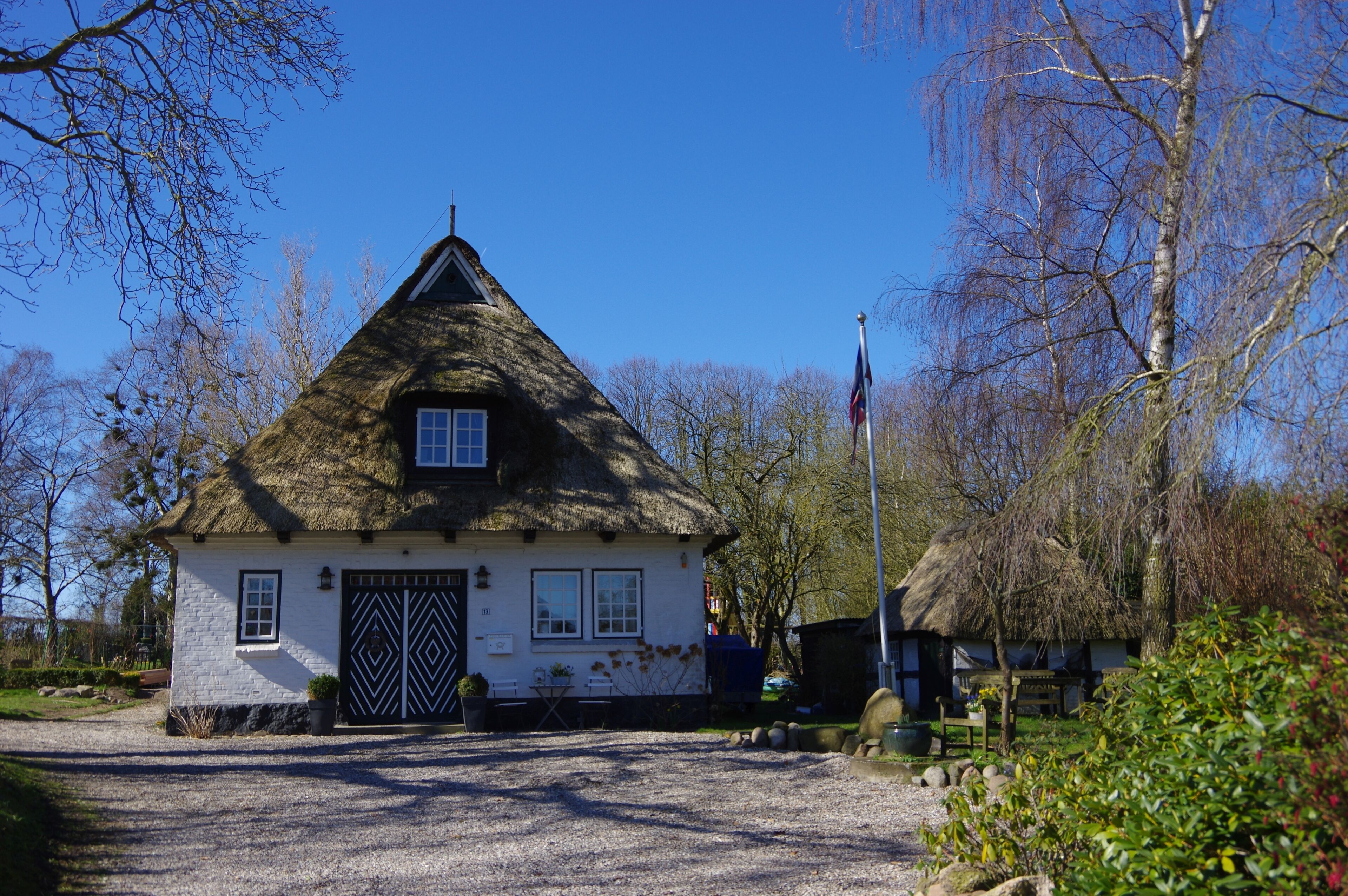 Thumby Ortsteil Sieseby in Schleswig-Holstein. Das Haus (Adresse im Namen) steht unter Denkmalschutz.