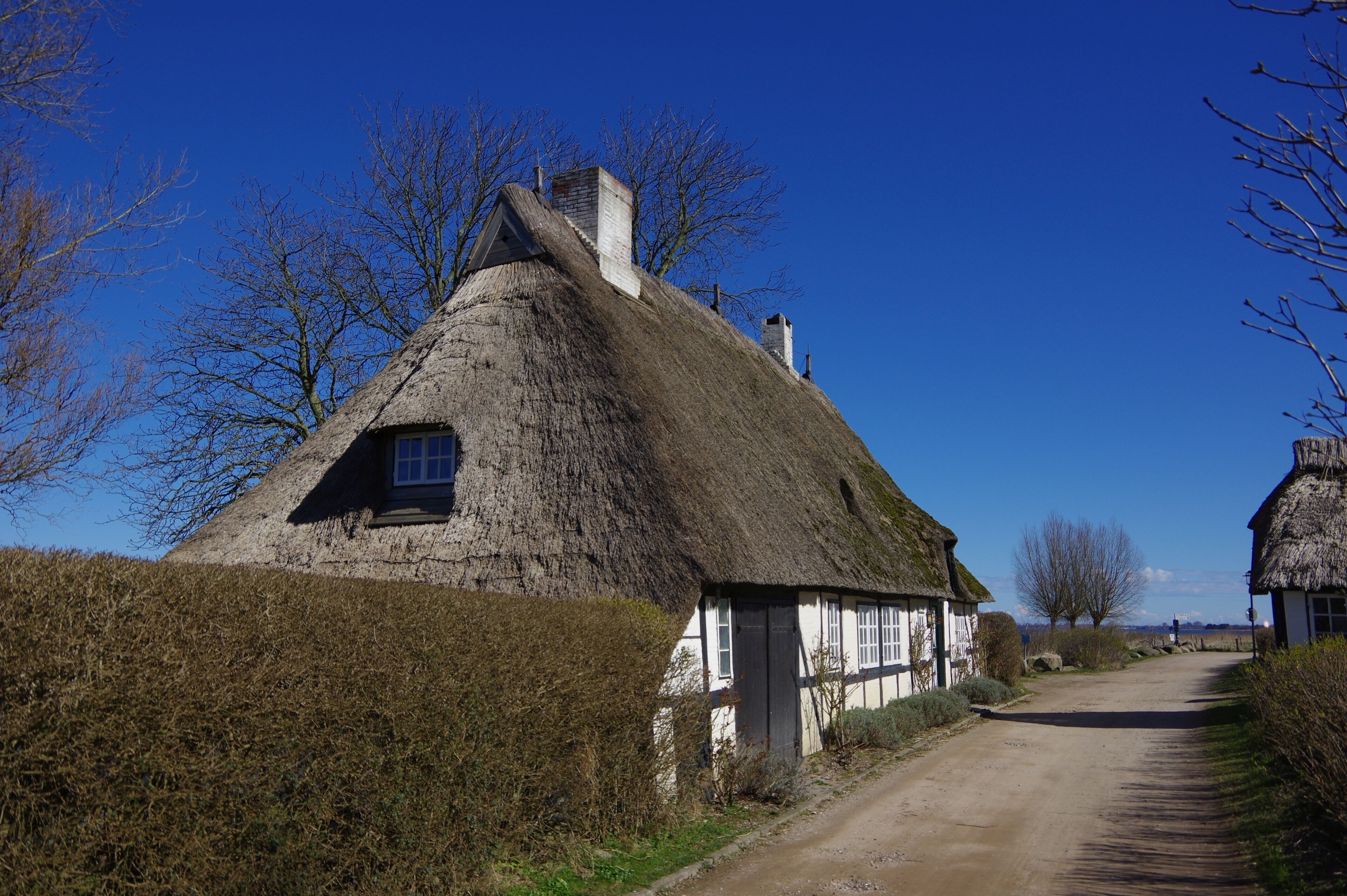 Thumby Ortsteil Sieseby in Schleswig-Holstein. Das Haus (Adresse im Namen) steht unter Denkmalschutz.