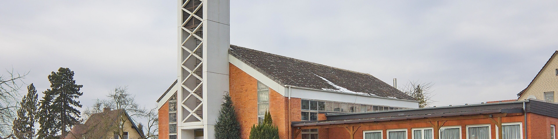 Sachsenhagen ist eine Stadt im Landkreis Schaumburg in Niedersachsen und als Gemeinde Teil der Samtgemeinde Sachsenhagen.