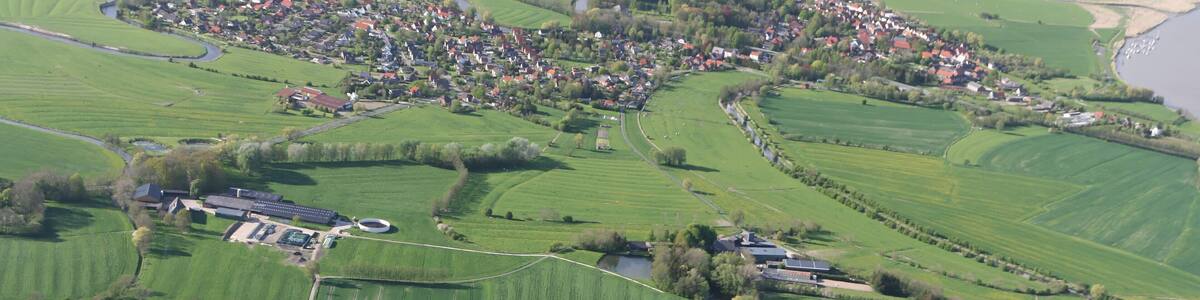Luftaufnahme: die Stadt Neuhaus an der Oste
