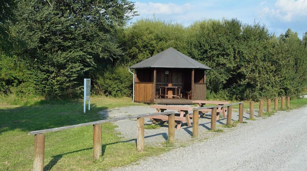 Rastplatz mit Infotafeln und Parkplätzen