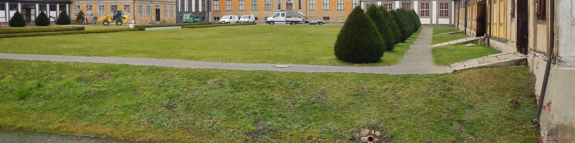 Ehrenhofseite: Schloss Oranienbaum in Oranienbaum-Wörlitz
