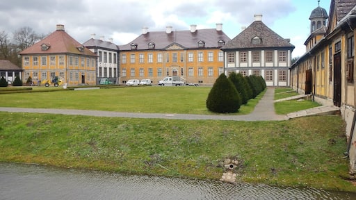 Ehrenhofseite: Schloss Oranienbaum in Oranienbaum-Wörlitz
