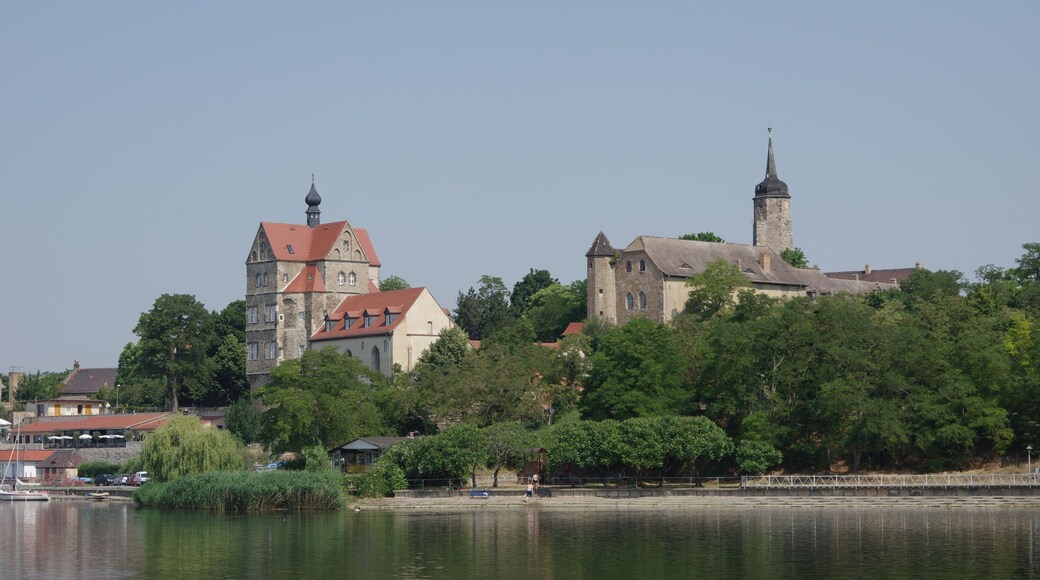 Seegebiet Mansfelder Land, Ortsteil Seeburg. die Ortsansicht mit Kirche und Schloss ist denkmalgeschützt.