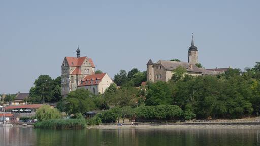 Seegebiet Mansfelder Land, Ortsteil Seeburg. die Ortsansicht mit Kirche und Schloss ist denkmalgeschรผtzt.
