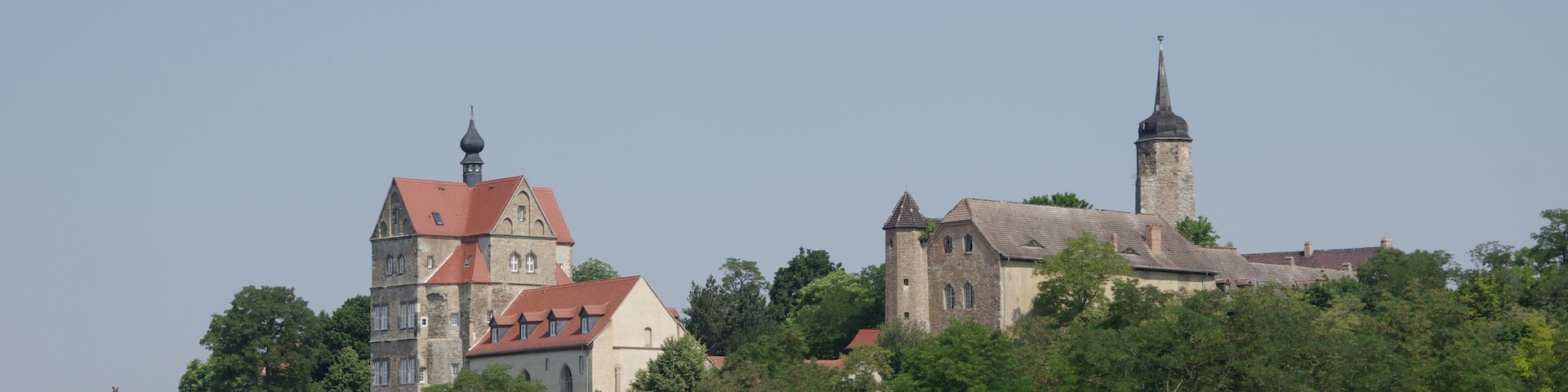 Seegebiet Mansfelder Land, Ortsteil Seeburg. die Ortsansicht mit Kirche und Schloss ist denkmalgeschützt.