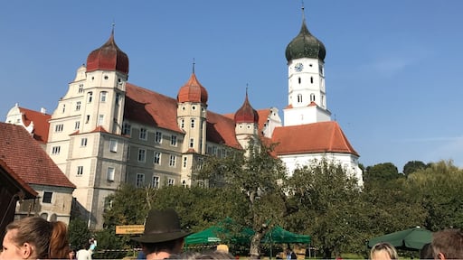 the Abbey is in Wettenhausen was probably founded 982 by Augustinerchorherren. Today it belongs to the order of the Dominican Sisters.