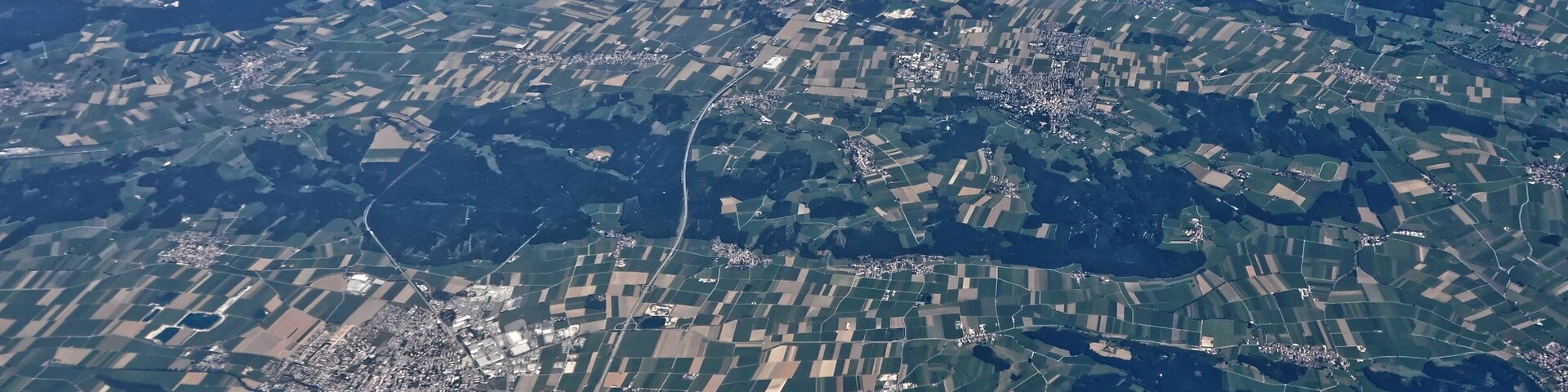 Bilder vom Flug -Rom-Düsseldorf-Hamburg 2013 Dieses Foto entstand in Zusammenarbeit mit Stadtbesichtigungen.de Die Seiten Stadtbesichtigungen.de, der dazugehörige Reise Blog sowie die Facebookseite: Stadtbesichtigungen Rom dürfen dieses Bild für Ihre Veröffentlichungen ohne den Hinweis auf Wikipedia, Commons bzw der Lizenz verwenden. Die Verantwortlichen habe von mir (Ra Boe) die Originaldaten zur freien Verfügung übermittelt bekommen.
