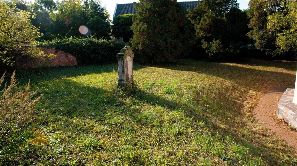 Kirchhof St. Michael Brachwitz (Sachsen Anhalt, Deutschland)