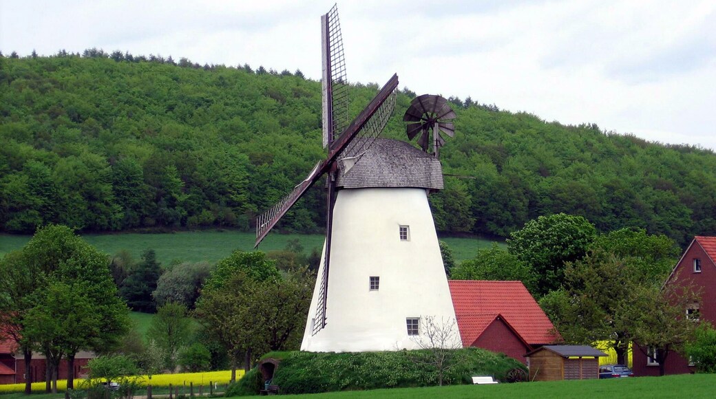 This is a photograph of an architectural monument. It is on the list of cultural monuments of Hüllhorst, no. 13