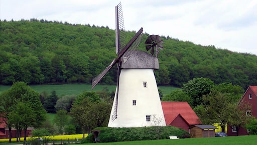 This is a photograph of an architectural monument. It is on the list of cultural monuments of Hüllhorst, no. 13
