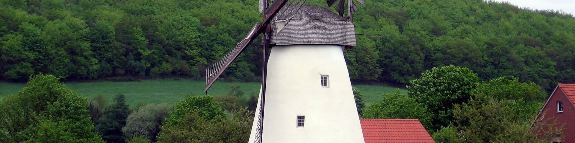 This is a photograph of an architectural monument. It is on the list of cultural monuments of Hüllhorst, no. 13