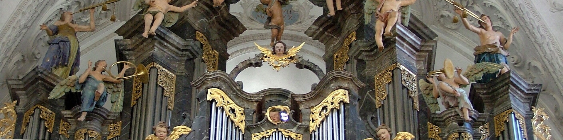 Putten an der Orgel