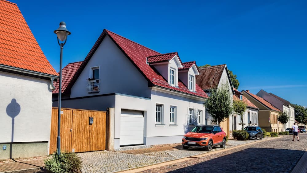 pritzerbe, deutschland - sanierte häuser in der altstadt