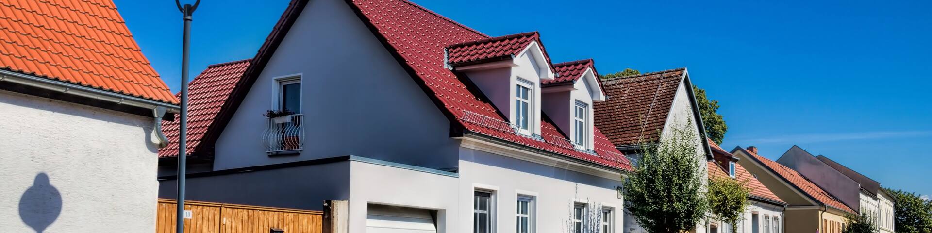 pritzerbe, deutschland - sanierte häuser in der altstadt