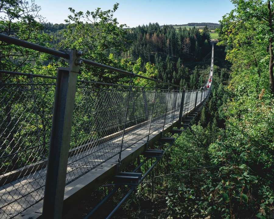 Nice suspension bridge, very populair.