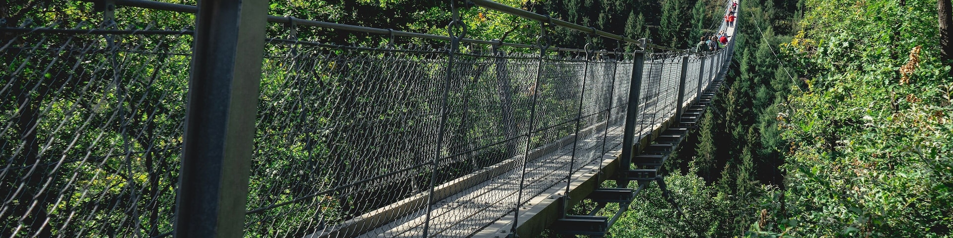 Nice suspension bridge, very populair.