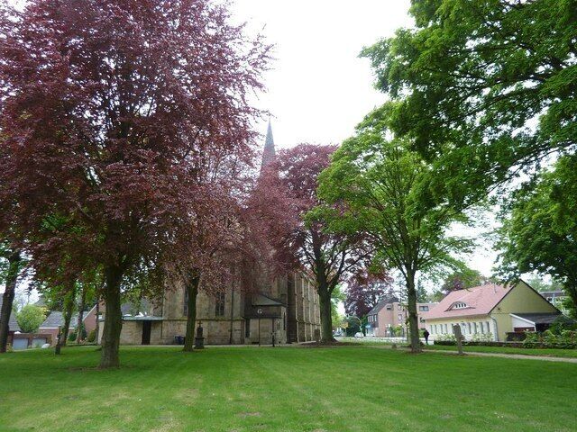 Kirchhof der Pfarrkirche St. Petronilla in Wettringen