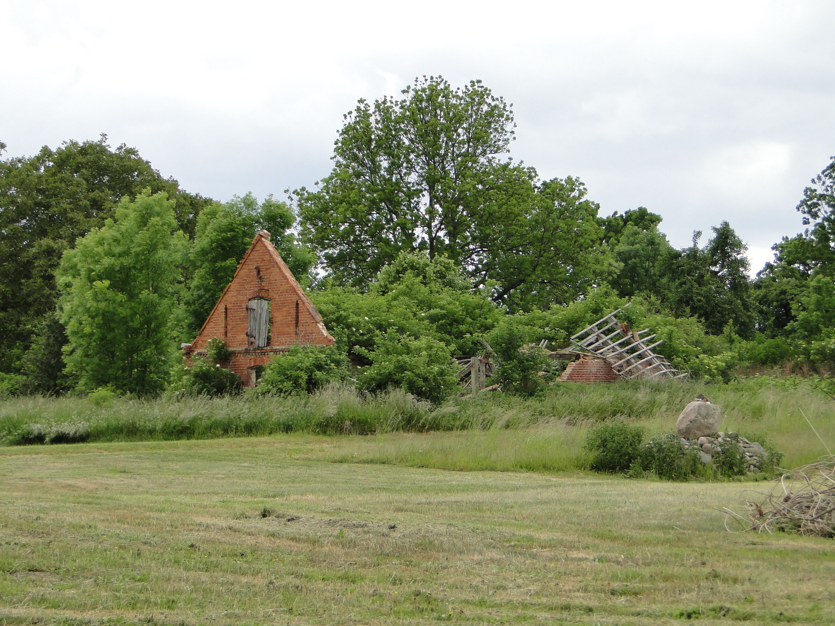Stable ruin in Ruest, district Ludwigslust-Parchim, Mecklenburg-Vorpommern, Germany