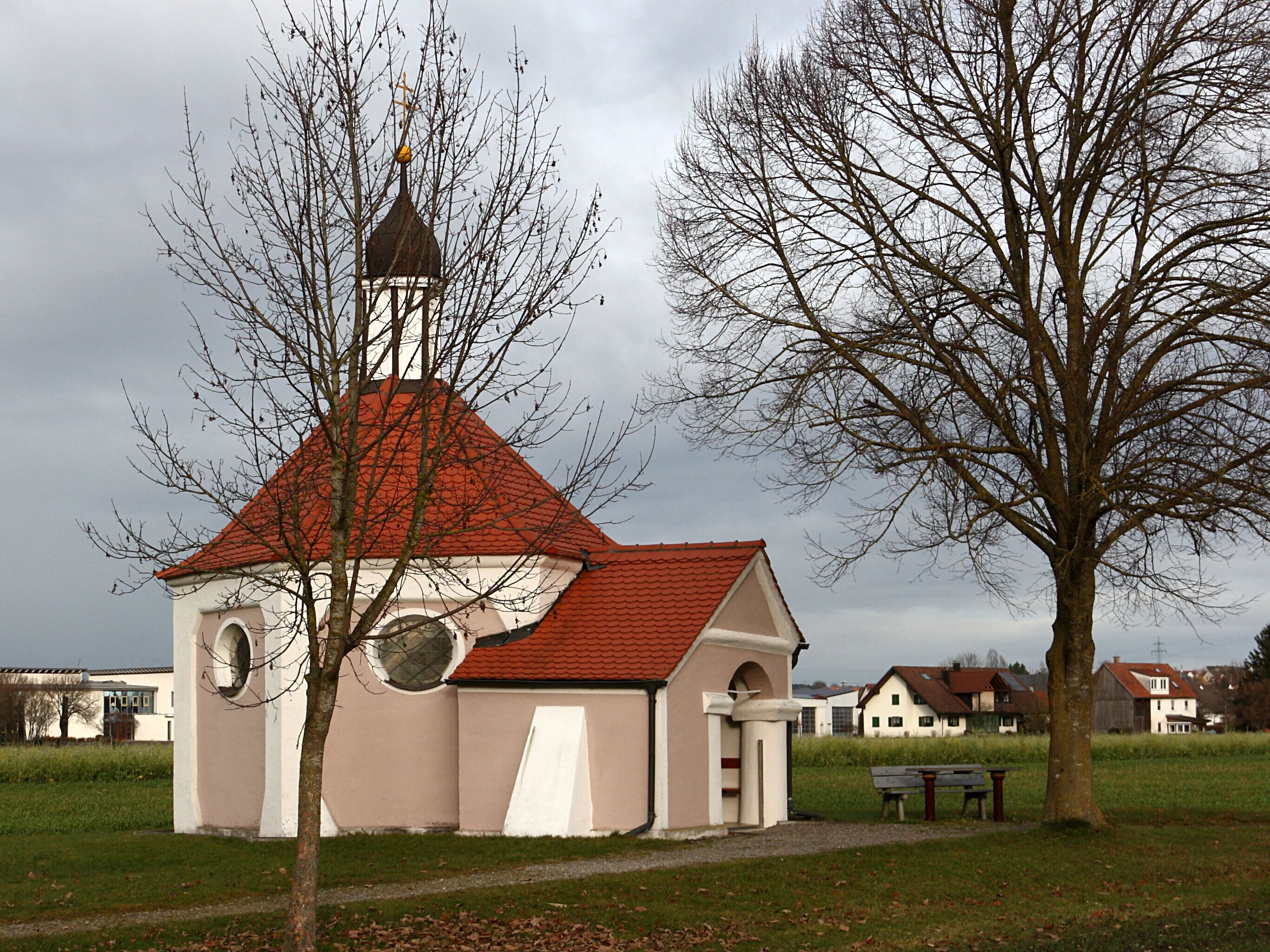 Kath. Kapelle St. Maria, sog. Blumenfeldkapelle, Balzhausen; Ansicht von Südwesten
