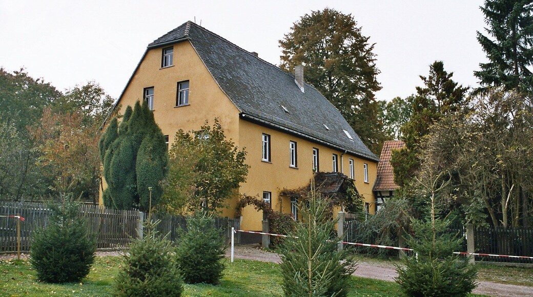 Nischwitz (Jonaswalde), live amidst the greenery