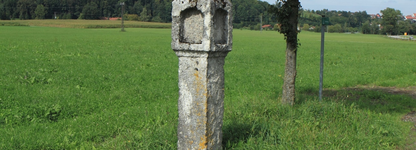 An B15 bei Einmündung Feldkirchen
