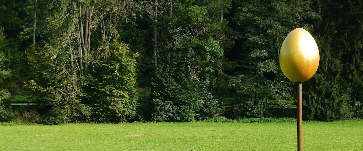 Renate Hoffleit, das goldene Ei und Wiesenei bei dem Museums Radweg, Würm.Rad.Weg - Heckengäu Natur Nah, Skulpturenweg, Sculptoura, Kunst in der Natur
